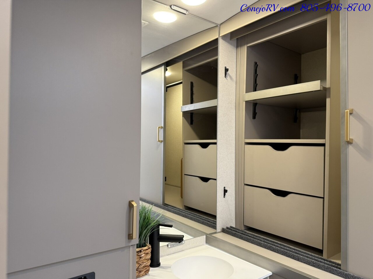 2025 Winnebago Navion 24T AWD Dealer Demo Slide-Out Murphy Bed Mercedes Turbo Diesel 3K Miles - Photo 26 - Thousand Oaks, CA 91360