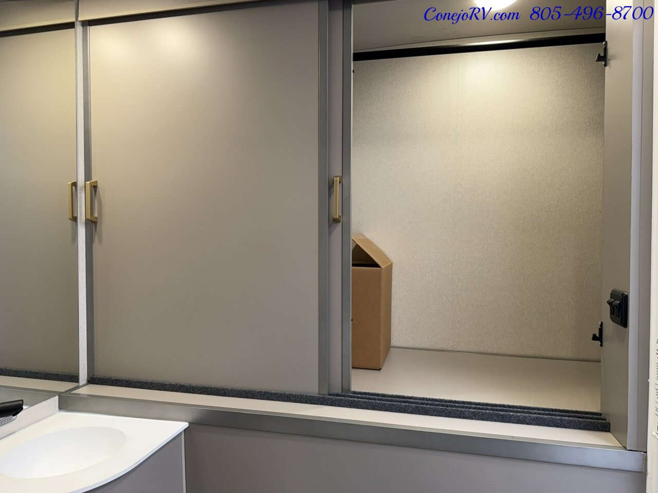 2025 Winnebago Navion 24T AWD Dealer Demo Slide-Out Murphy Bed Mercedes Turbo Diesel 3K Miles - Photo 25 - Thousand Oaks, CA 91360