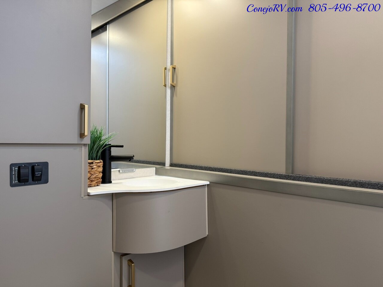 2025 Winnebago Navion 24T AWD Dealer Demo Slide-Out Murphy Bed Mercedes Turbo Diesel 3K Miles - Photo 22 - Thousand Oaks, CA 91360