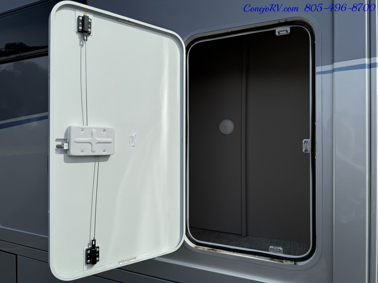 2025 Winnebago Navion 24T AWD Dealer Demo Slide-Out Murphy Bed Mercedes Turbo Diesel 3K Miles - Photo 42 - Thousand Oaks, CA 91360