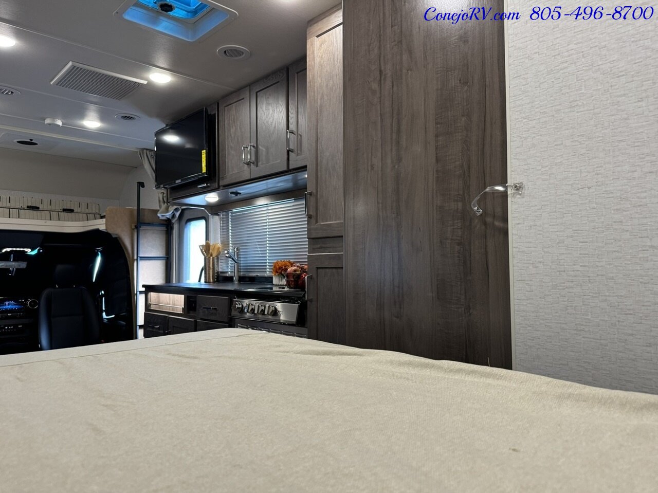 2025 Winnebago Porto 24P Full Wall Slide-Out Mercedes Turbo Diesel Full  Body Paint - Photo 23 - Thousand Oaks, CA 91360