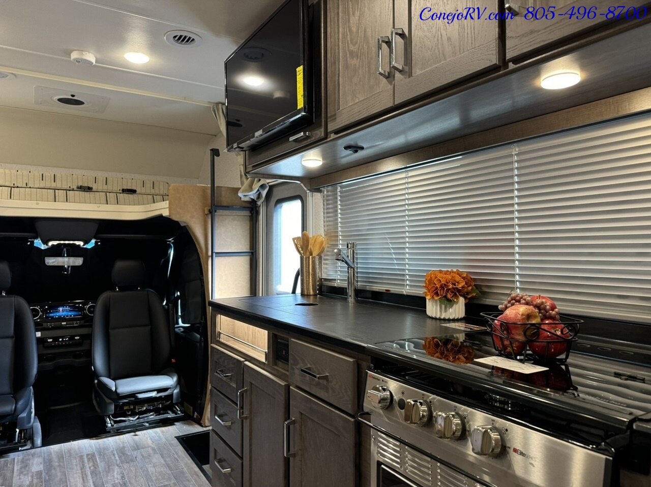 2025 Winnebago Porto 24P Full Wall Slide-Out Mercedes Turbo Diesel Full  Body Paint - Photo 16 - Thousand Oaks, CA 91360