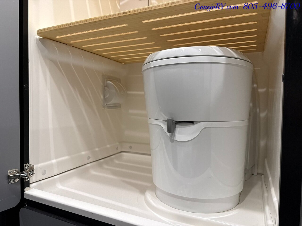 2025 Winnebago Revel Sport 44N AWD Sprinter Mercedes Turbo Diesel 4.1kWh Lithionics Lithium System - Photo 20 - Thousand Oaks, CA 91360