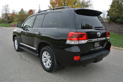 2017 Toyota Land Cruiser   - Photo 8 - Bucyrus, KS 66013