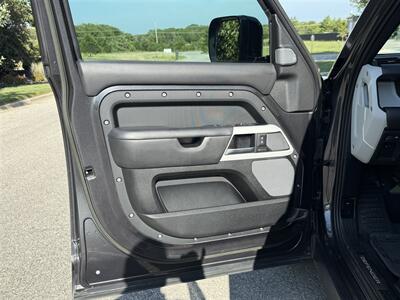 2023 Land Rover Defender 130 X-Dynamic SE   - Photo 41 - Bucyrus, KS 66013