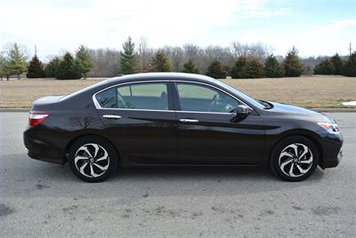 2017 Honda Accord EX-L   - Photo 5 - Bucyrus, KS 66013