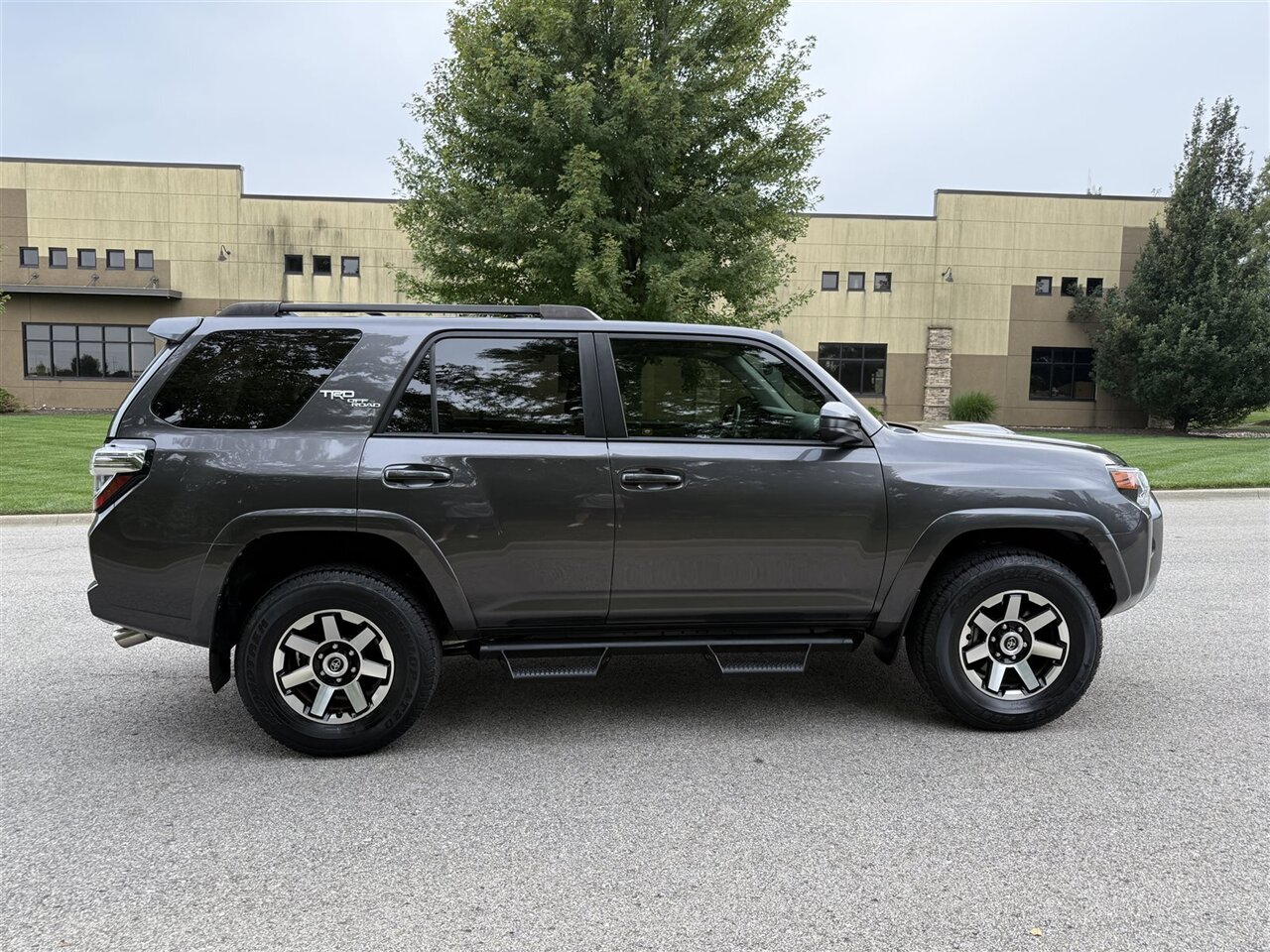 2020 Toyota 4Runner TRD Off-Road photo 4