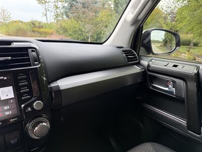 2020 Toyota 4Runner TRD Off-Road   - Photo 17 - Bucyrus, KS 66013