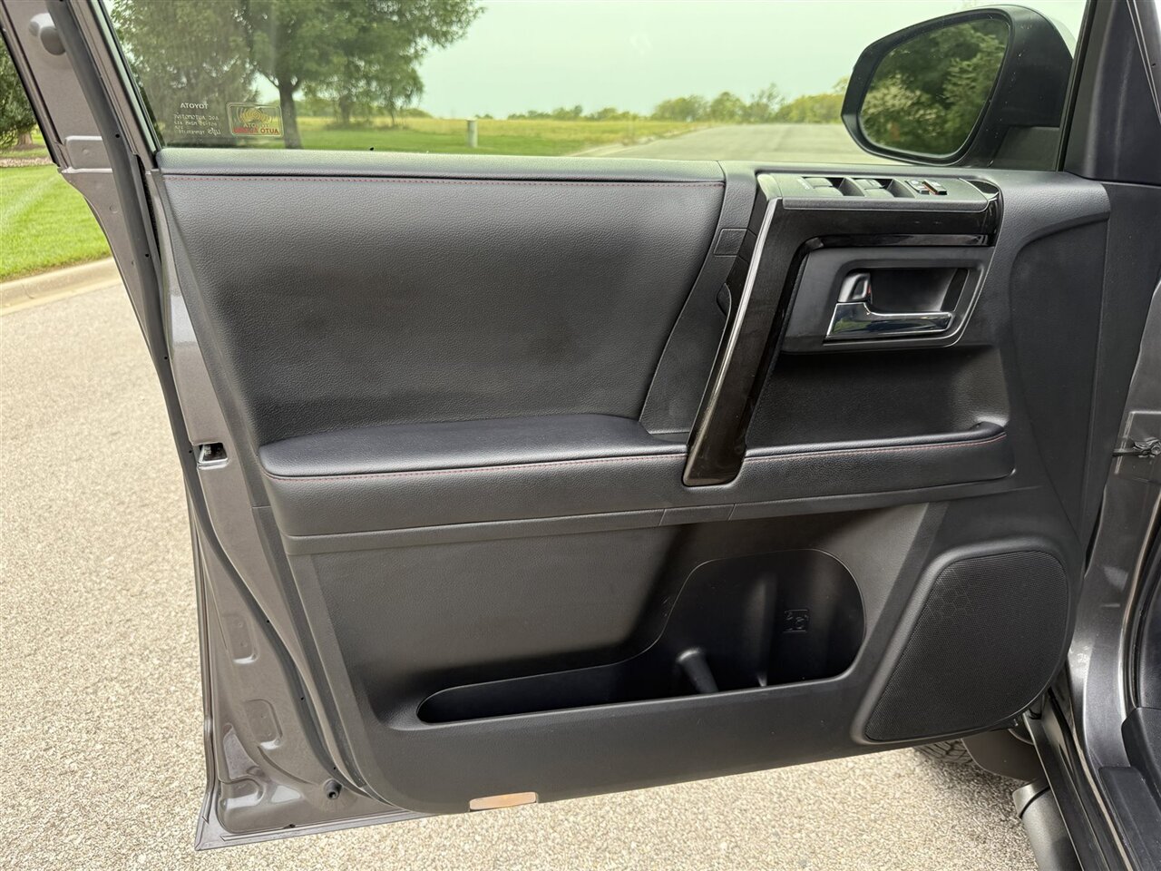 2020 Toyota 4Runner TRD Off-Road photo 27