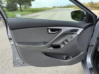 2015 Hyundai Elantra Limited   - Photo 28 - Bucyrus, KS 66013