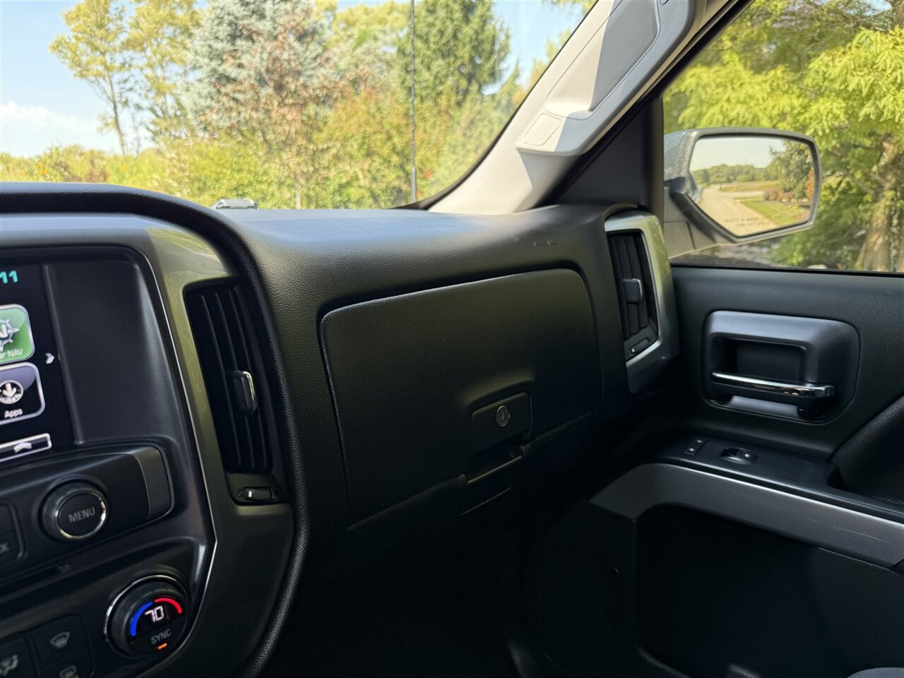 2018 Chevrolet Silverado 1500 LT photo 16