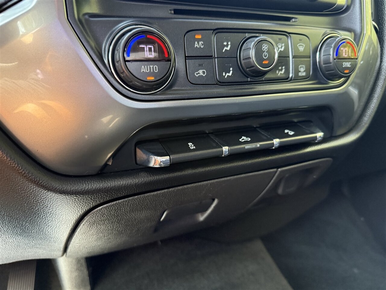 2018 Chevrolet Silverado 1500 LT photo 17