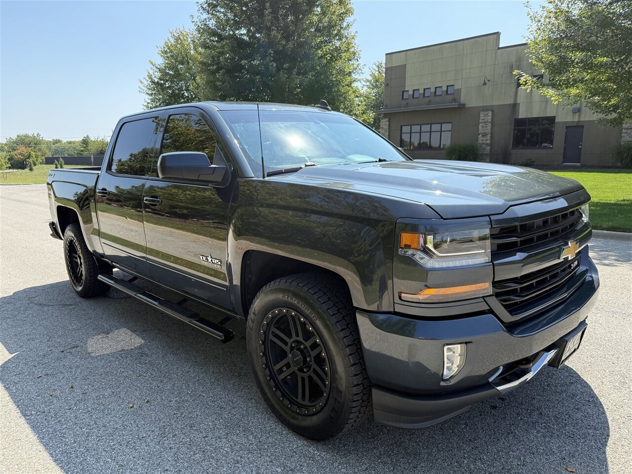 2018 Chevrolet Silverado 1500 LT photo 4