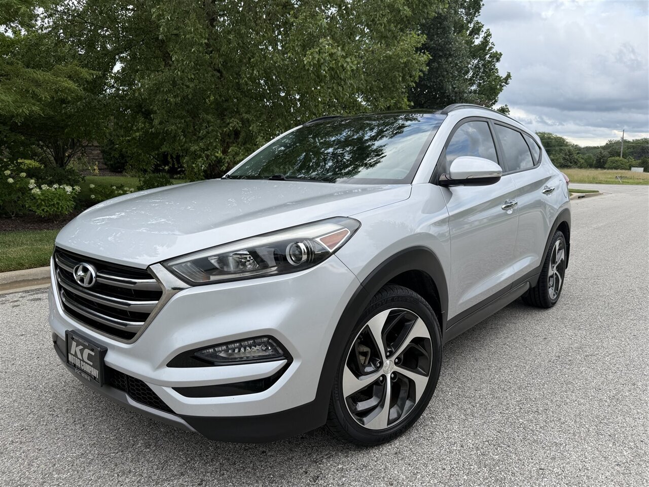 2016 Hyundai Tucson Limited - Photo 1 - Bucyrus, KS 66013