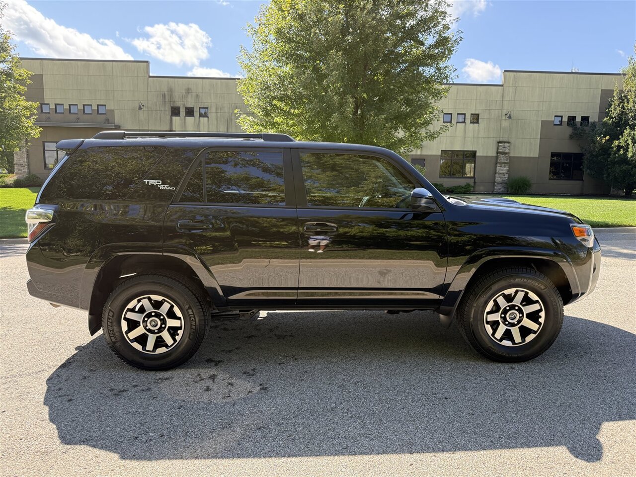 2021 Toyota 4Runner TRD Off-Road photo 3