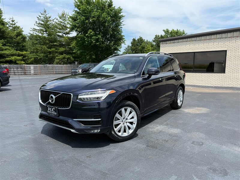 2017 Volvo XC90 T6 AWD Momentum's photo