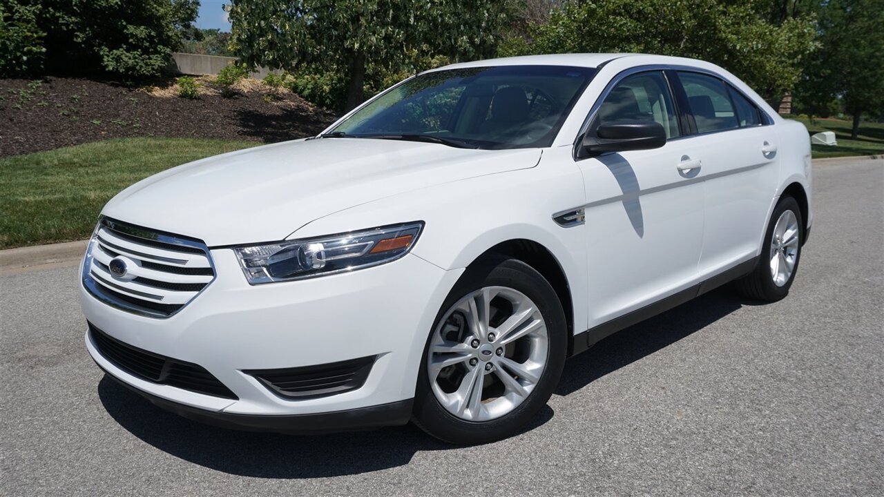 2018 Ford Taurus SE - Photo 1 - Bucyrus, KS 66013