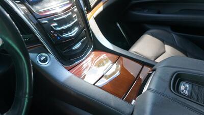 2018 Cadillac Escalade ESV  Premium Luxury - Photo 25 - Bucyrus, KS 66013