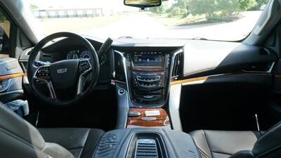 2018 Cadillac Escalade ESV  Premium Luxury - Photo 16 - Bucyrus, KS 66013