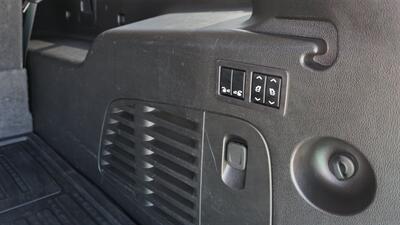 2018 Cadillac Escalade ESV  Premium Luxury - Photo 13 - Bucyrus, KS 66013