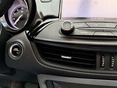 2020 Buick Envision Essence   - Photo 18 - Bucyrus, KS 66013