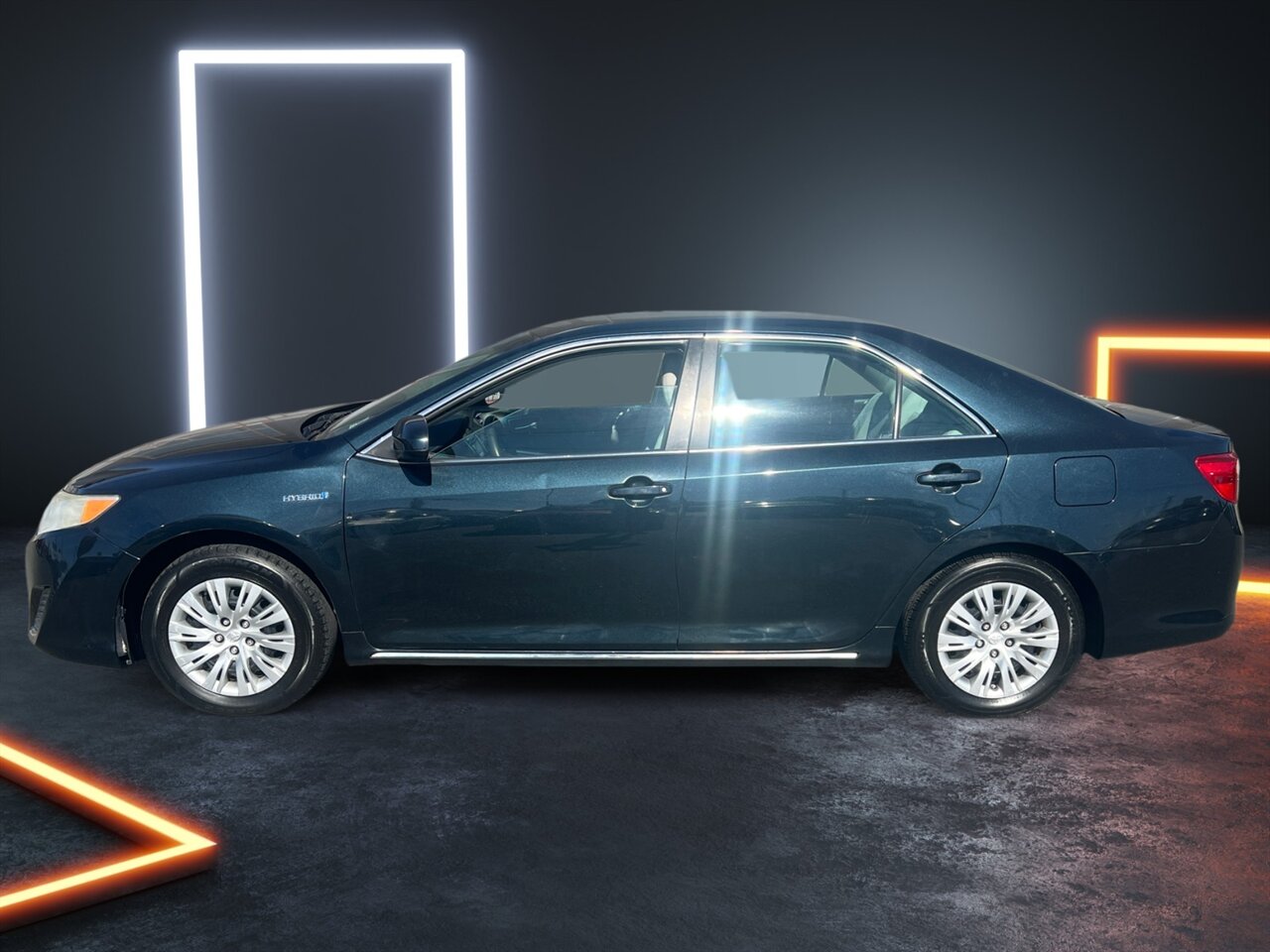 2014 Toyota Camry LE photo 2