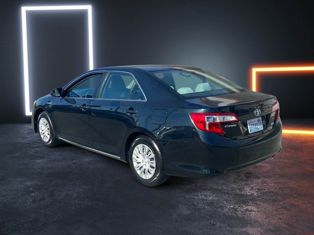 2014 Toyota Camry LE photo 3