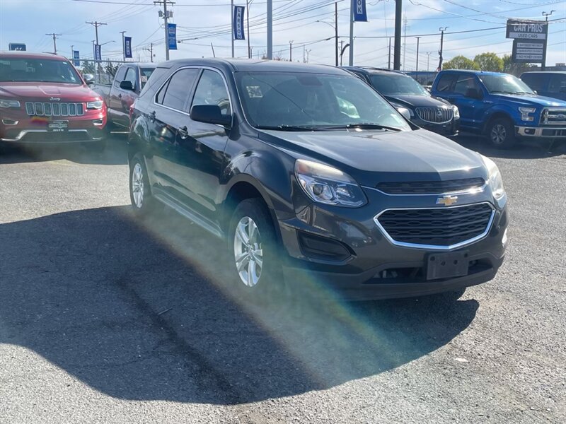 2017 Chevrolet Equinox LS photo 2