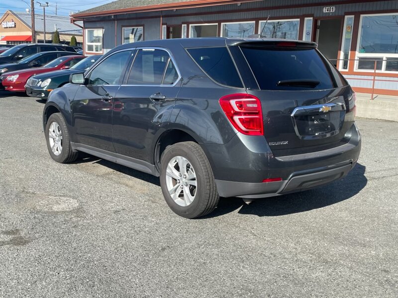 2017 Chevrolet Equinox LS photo 3