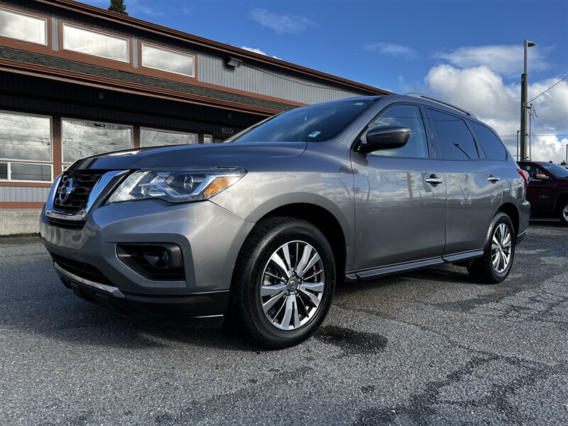 2020 Nissan Pathfinder SV  
