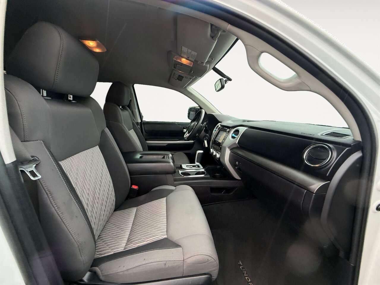 2016 Toyota Tundra SR5 - Photo 16