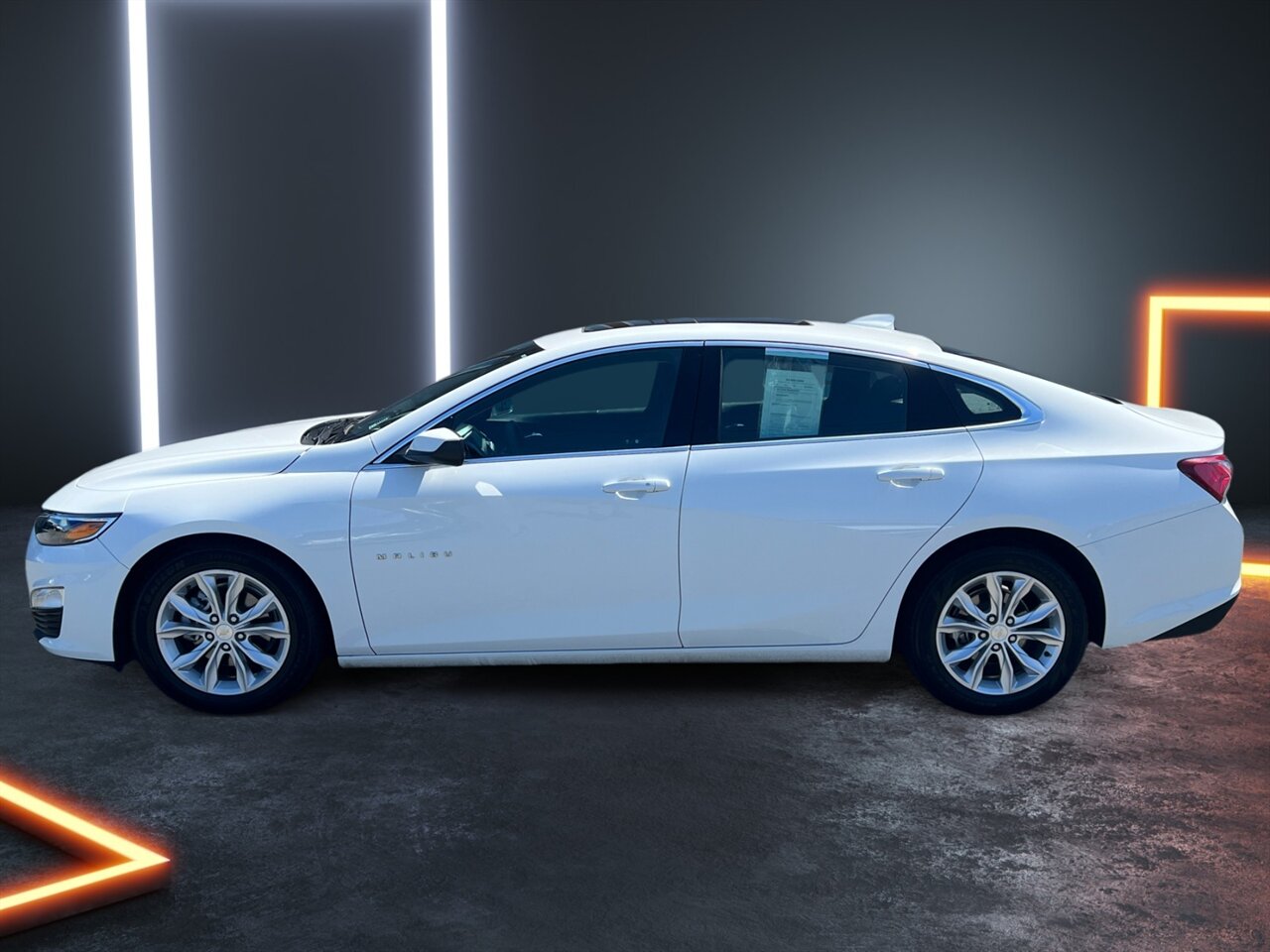 2022 Chevrolet Malibu 1LT photo 2