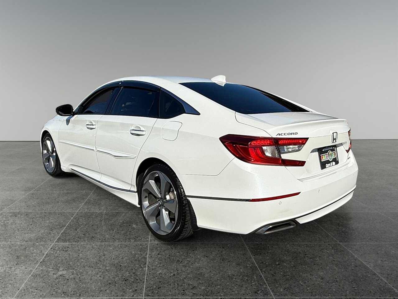 2018 Honda Accord Touring photo 3