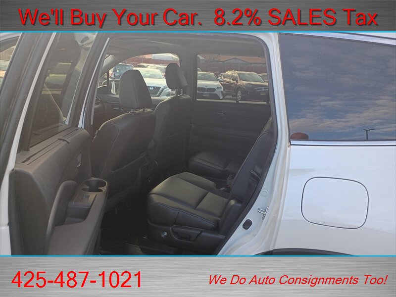 2022 Honda Pilot Touring w/Rear Captain's   - Photo 10 - Woodinville, WA 98072