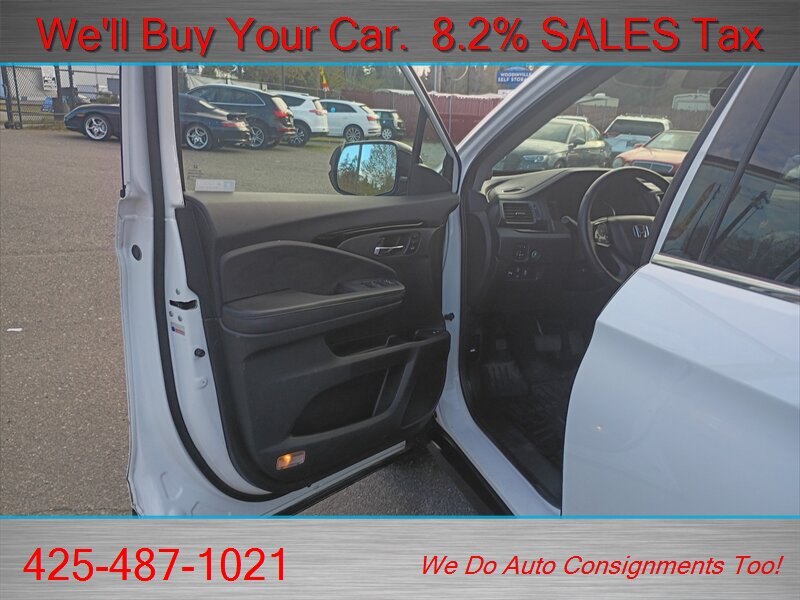 2022 Honda Pilot Touring w/Rear Captain's   - Photo 8 - Woodinville, WA 98072