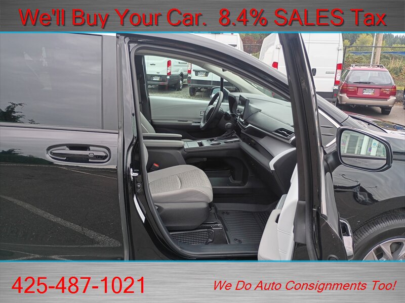 2025 Toyota Sienna LE 8-Passenger  LOW LOW MILES HYBRID 8 PASS - Photo 12 - Woodinville, WA 98072