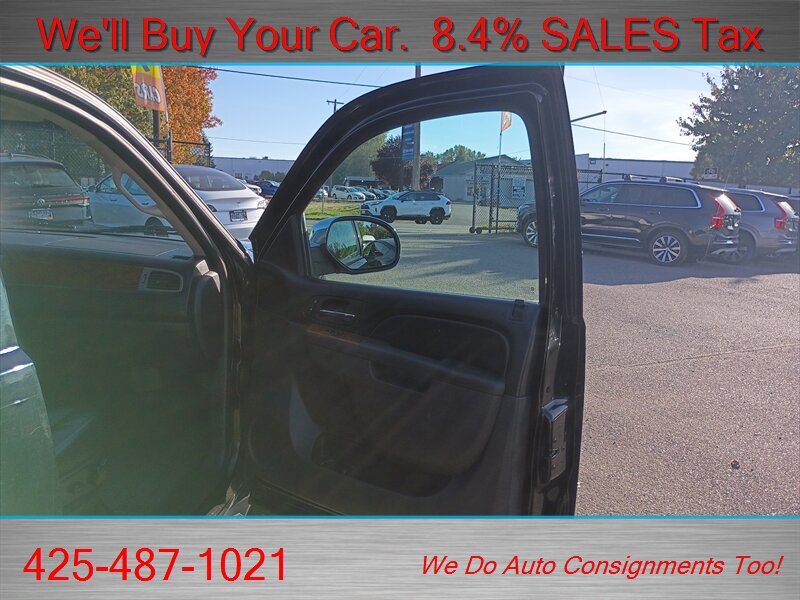 2012 Chevrolet Suburban LT VERY CLEAN - Photo 12 - Woodinville, WA 98072