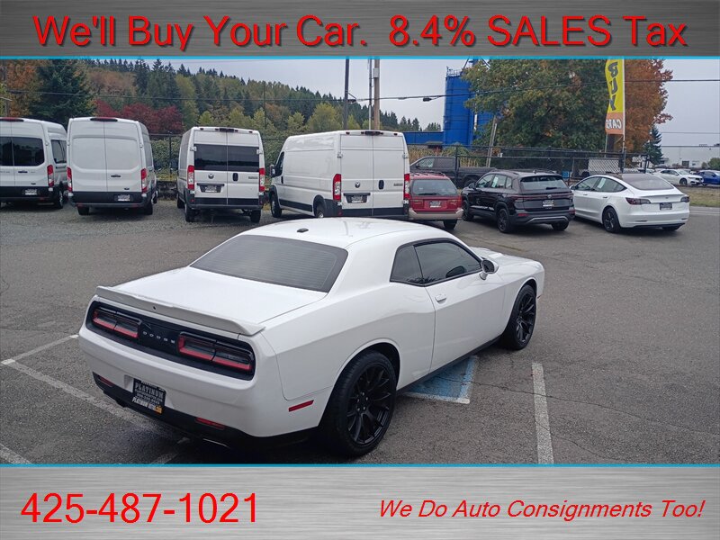 2019 Dodge Challenger SXT  SUPER CLEAN - Photo 6 - Woodinville, WA 98072