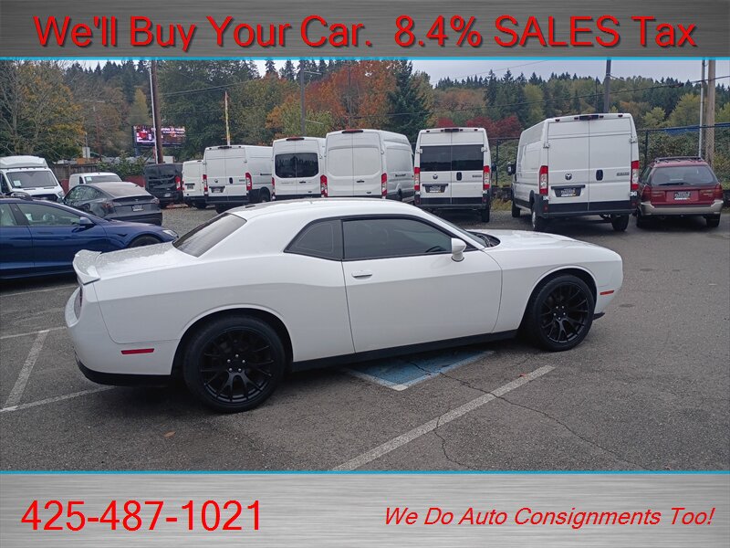 2019 Dodge Challenger SXT  SUPER CLEAN - Photo 5 - Woodinville, WA 98072