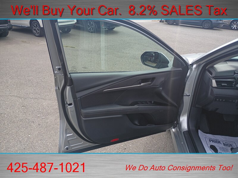 2026 Toyota Camry LE  RARE HYBRID GREAT MILEAGE - Photo 9 - Woodinville, WA 98072