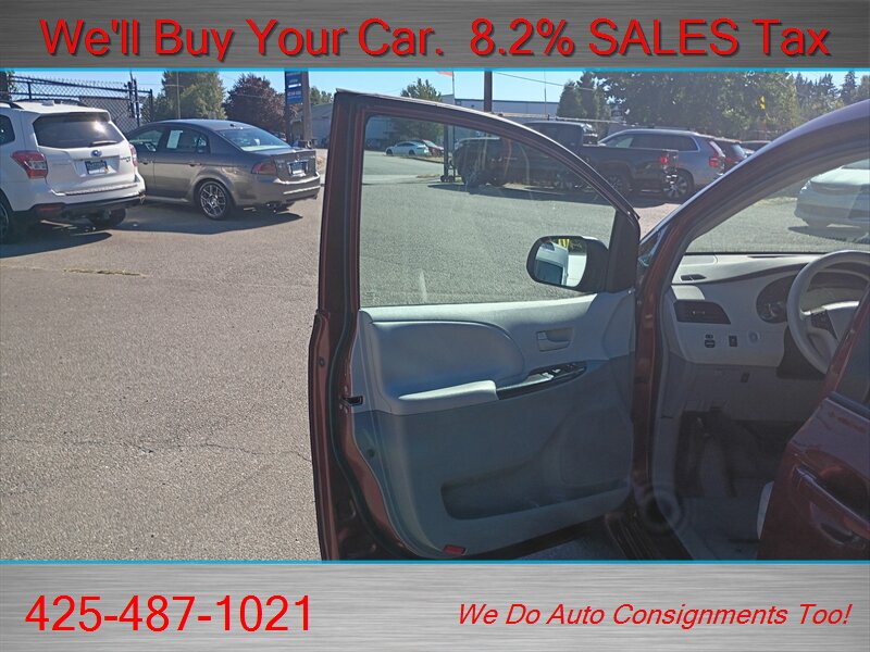 2011 Toyota Sienna LE 8-Passenger RARE 8 PASSENGER - Photo 9 - Woodinville, WA 98072