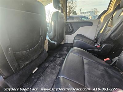 2015 Chrysler Town & Country Touring   - Photo 12 - Essex, MD 21221