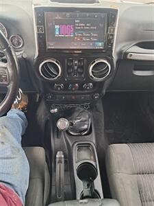 2012 Jeep Wrangler Unlimited Rubicon   - Photo 10 - Essex, MD 21221