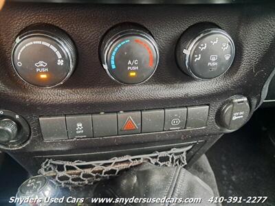 2012 Jeep Wrangler Unlimited Rubicon   - Photo 13 - Essex, MD 21221