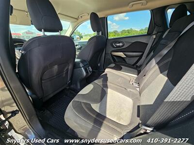 2017 Jeep Cherokee Sport Altitude   - Photo 14 - Essex, MD 21221