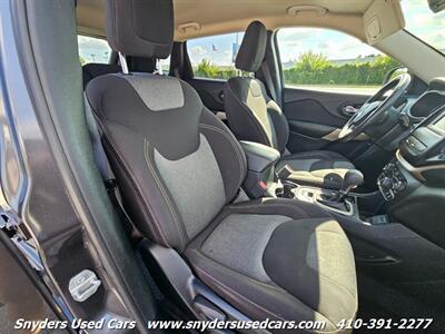 2017 Jeep Cherokee Sport Altitude   - Photo 17 - Essex, MD 21221