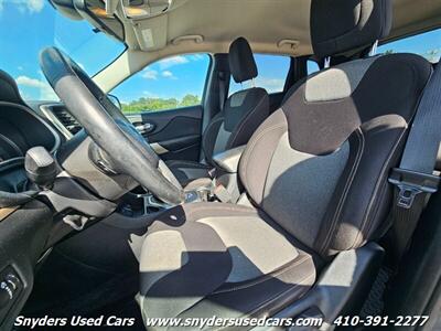 2017 Jeep Cherokee Sport Altitude   - Photo 11 - Essex, MD 21221