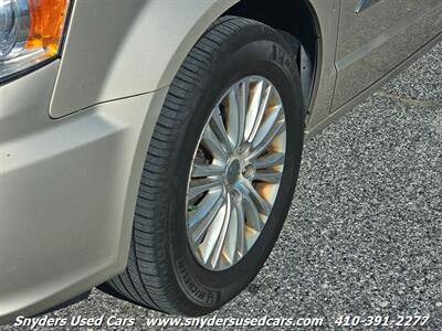 2014 Chrysler Town and Country Limited - Photo 34 - Essex, MD 21221