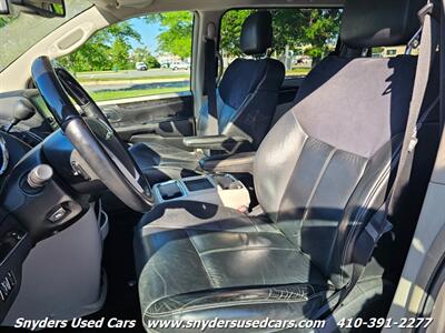 2014 Chrysler Town and Country Limited - Photo 9 - Essex, MD 21221