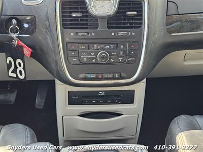 2014 Chrysler Town and Country Limited - Photo 27 - Essex, MD 21221